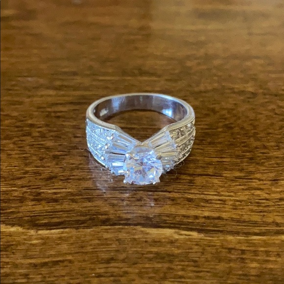 Sterling silver CZ stone ring - Picture 4 of 6